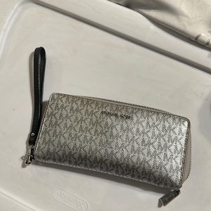 Large  Micheal Kors Logo Continental Wallet in Metallic silver